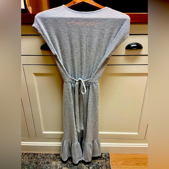 Anthropologie Caution to the Wind grey/white striped dress size M - Picture 2 of 4